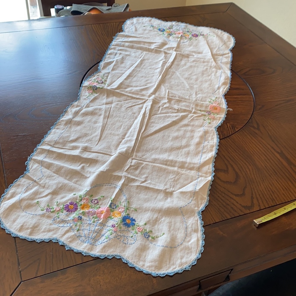 Vintage handmade table runner - Picture 2 of 8